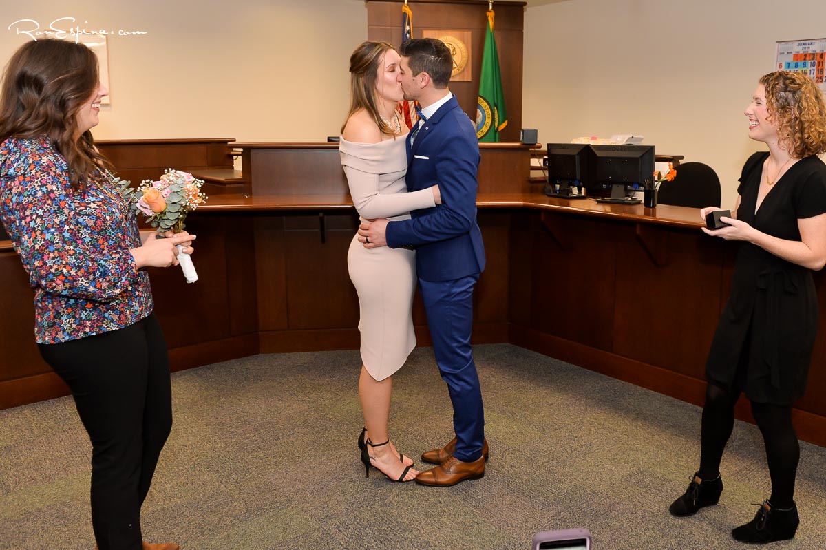 Seattle courtroom newly wedds kiss